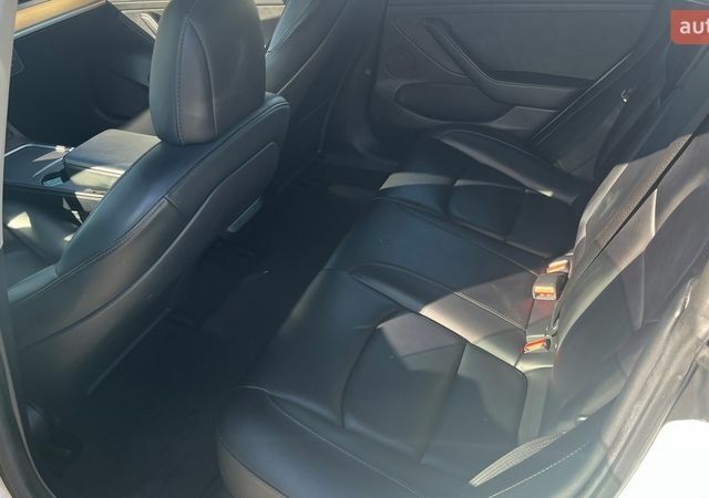 Белый Тесла Модель 3, объемом двигателя 0 л и пробегом 168 тыс. км за 17500 $, фото 9 на Automoto.ua