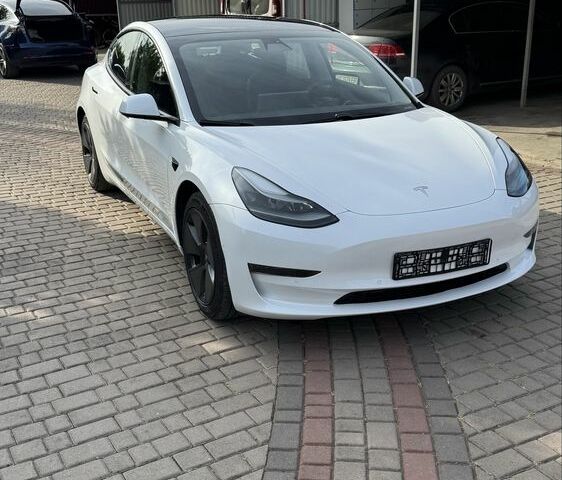 Білий Тесла Модель 3, об'ємом двигуна 0 л та пробігом 70 тис. км за 16900 $, фото 4 на Automoto.ua