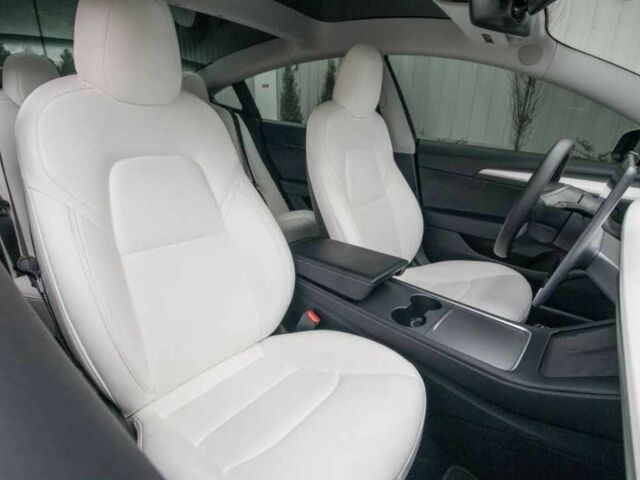 Білий Тесла Модель 3, об'ємом двигуна 0 л та пробігом 70 тис. км за 12900 $, фото 17 на Automoto.ua