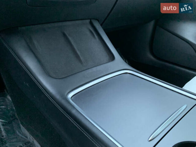 Білий Тесла Модель 3, об'ємом двигуна 0 л та пробігом 81 тис. км за 18950 $, фото 35 на Automoto.ua