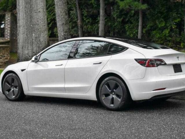 Білий Тесла Модель 3, об'ємом двигуна 0 л та пробігом 47 тис. км за 6600 $, фото 1 на Automoto.ua