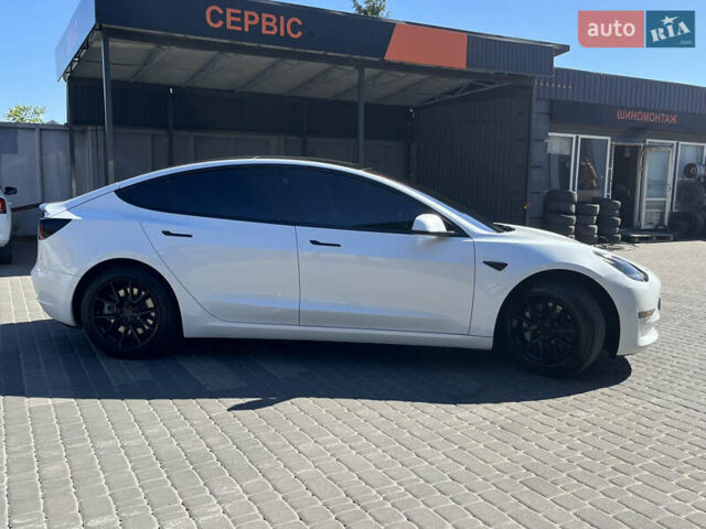 Белый Тесла Модель 3, объемом двигателя 0 л и пробегом 39 тыс. км за 23800 $, фото 18 на Automoto.ua