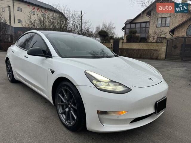 Белый Тесла Модель 3, объемом двигателя 0 л и пробегом 111 тыс. км за 16000 $, фото 3 на Automoto.ua