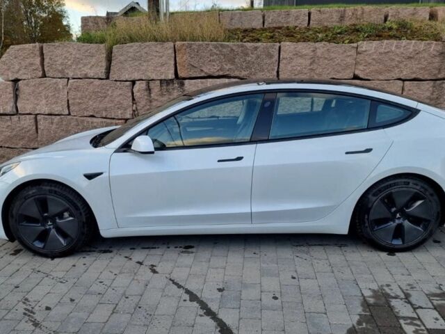 Белый Тесла Модель 3, объемом двигателя 0 л и пробегом 49 тыс. км за 12500 $, фото 2 на Automoto.ua