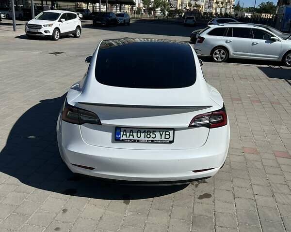 Білий Тесла Модель 3, об'ємом двигуна 0 л та пробігом 68 тис. км за 25500 $, фото 20 на Automoto.ua