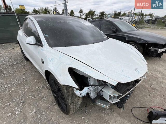 Белый Тесла Модель 3, объемом двигателя 0 л и пробегом 69 тыс. км за 18000 $, фото 4 на Automoto.ua