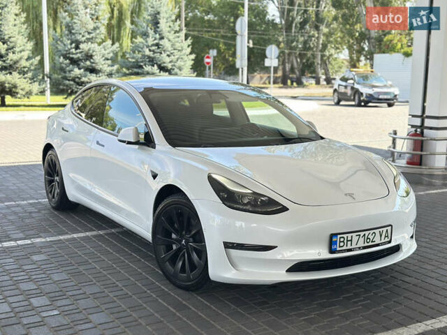 Тесла Модель 3 2021 у Одесі на Automoto.ua Білий Тесла Модель 3, об'ємом двигуна 0 л та пробігом 98 тис. км за 17800 $, фото 3 на Automoto.ua