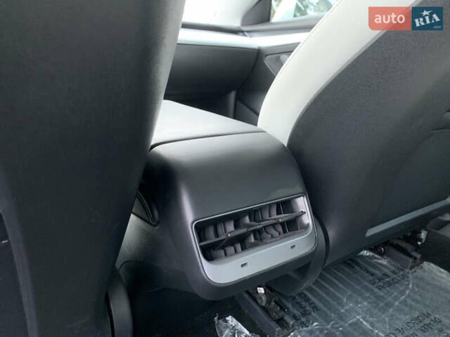 Білий Тесла Модель 3, об'ємом двигуна 0 л та пробігом 81 тис. км за 18950 $, фото 10 на Automoto.ua