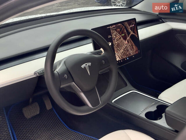 Білий Тесла Модель 3, об'ємом двигуна 0 л та пробігом 84 тис. км за 18300 $, фото 1 на Automoto.ua
