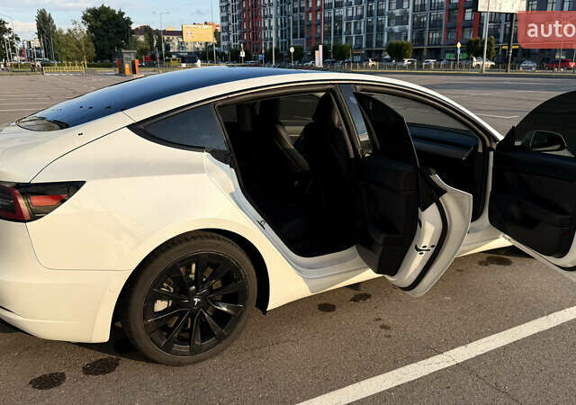 Белый Тесла Модель 3, объемом двигателя 0 л и пробегом 71 тыс. км за 18000 $, фото 6 на Automoto.ua