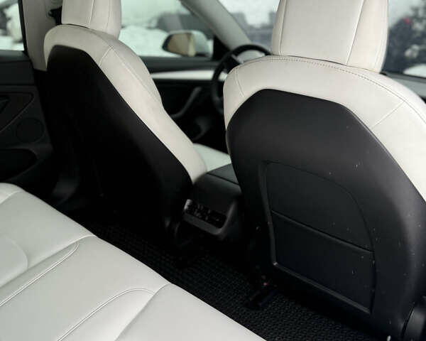 Білий Тесла Модель 3, об'ємом двигуна 0 л та пробігом 63 тис. км за 17900 $, фото 14 на Automoto.ua