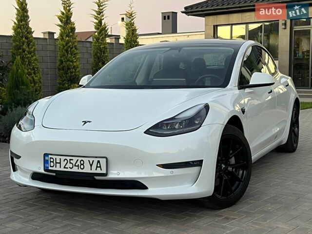 Белый Тесла Модель 3, объемом двигателя 0 л и пробегом 66 тыс. км за 18500 $, фото 1 на Automoto.ua