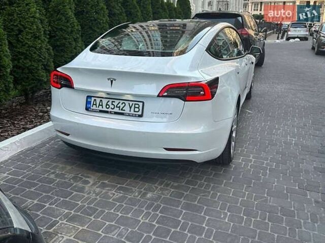 Білий Тесла Модель 3, об'ємом двигуна 0 л та пробігом 64 тис. км за 19999 $, фото 3 на Automoto.ua