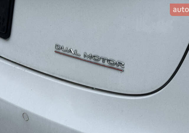 Белый Тесла Модель 3, объемом двигателя 0 л и пробегом 130 тыс. км за 15200 $, фото 7 на Automoto.ua