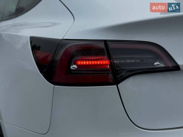 Білий Тесла Модель 3, об'ємом двигуна 0 л та пробігом 185 тис. км за 13900 $, фото 14 на Automoto.ua