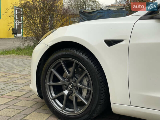 Белый Тесла Модель 3, объемом двигателя 0 л и пробегом 34 тыс. км за 18000 $, фото 44 на Automoto.ua