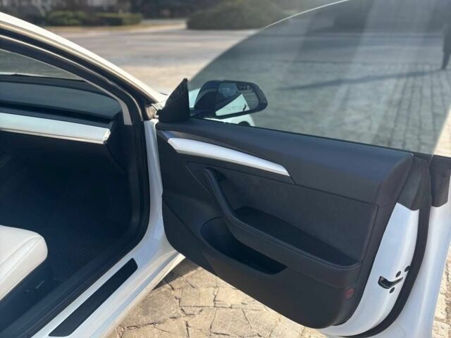 Білий Тесла Модель 3, об'ємом двигуна 0 л та пробігом 108 тис. км за 17500 $, фото 23 на Automoto.ua