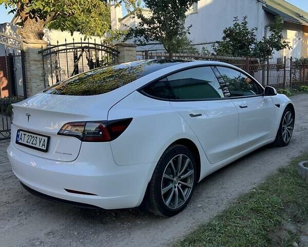 Білий Тесла Модель 3, об'ємом двигуна 0 л та пробігом 49 тис. км за 23000 $, фото 2 на Automoto.ua