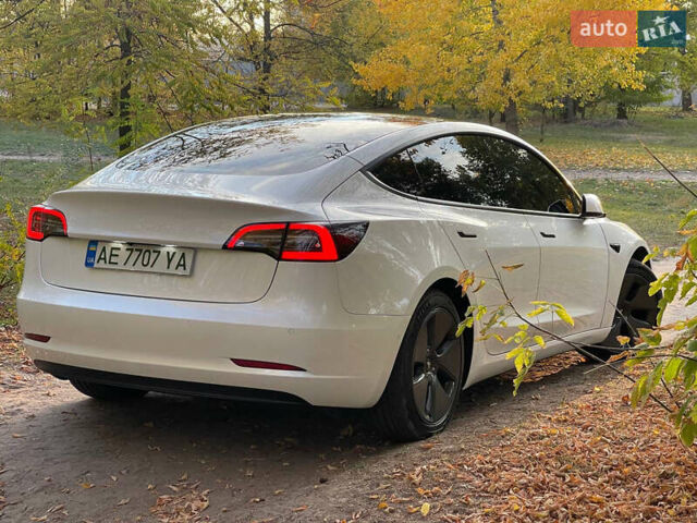 Тесла Модель 3 2021 в Днепре (Днепропетровске) на Automoto.ua Белый Тесла Модель 3, объемом двигателя 0 л и пробегом 131 тыс. км за 21500 $, фото 3 на Automoto.ua