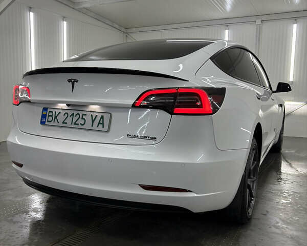 Білий Тесла Модель 3, об'ємом двигуна 0 л та пробігом 113 тис. км за 20200 $, фото 43 на Automoto.ua