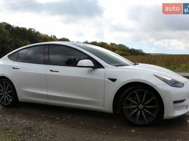 Белый Тесла Модель 3, объемом двигателя 0 л и пробегом 59 тыс. км за 22499 $, фото 14 на Automoto.ua