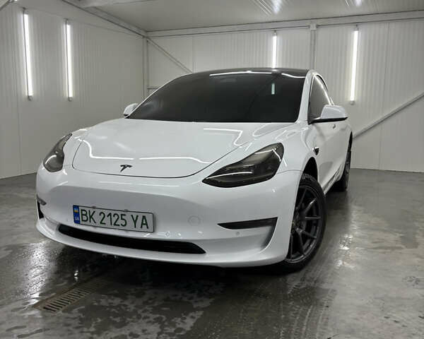 Білий Тесла Модель 3, об'ємом двигуна 0 л та пробігом 113 тис. км за 20200 $, фото 3 на Automoto.ua