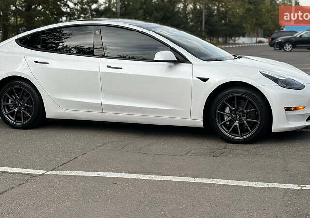 Белый Тесла Модель 3, объемом двигателя 0 л и пробегом 27 тыс. км за 24000 $, фото 3 на Automoto.ua