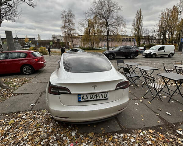 Белый Тесла Модель 3, объемом двигателя 0 л и пробегом 80 тыс. км за 22000 $, фото 4 на Automoto.ua