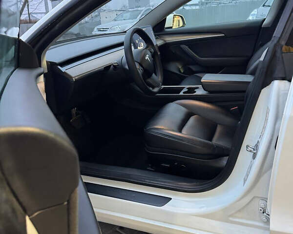 Белый Тесла Модель 3, объемом двигателя 0 л и пробегом 91 тыс. км за 22100 $, фото 10 на Automoto.ua