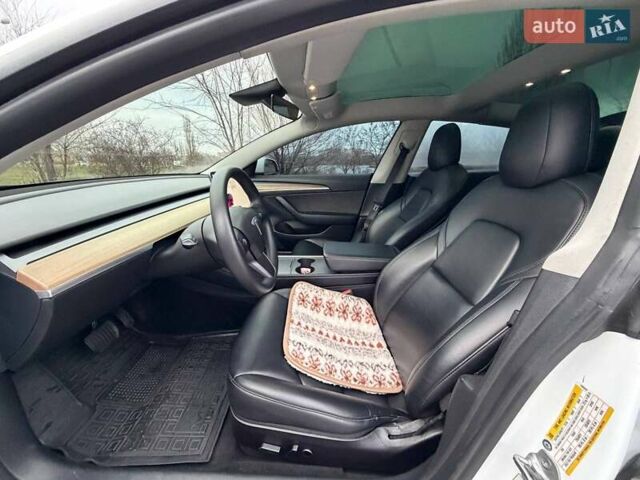 Белый Тесла Модель 3, объемом двигателя 0 л и пробегом 87 тыс. км за 20900 $, фото 29 на Automoto.ua