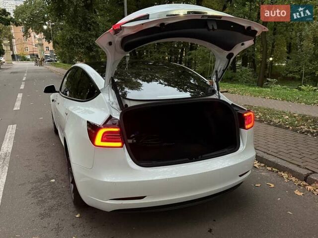 Тесла Модель 3 2021 у Києві на Automoto.ua Білий Тесла Модель 3, об'ємом двигуна 0 л та пробігом 105 тис. км за 19500 $, фото 8 на Automoto.ua
