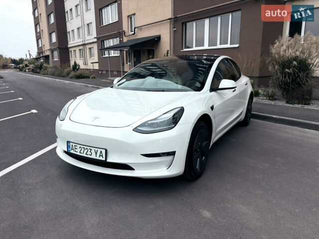 Тесла Модель 3 2021 в Днепре (Днепропетровске) на Automoto.ua Белый Тесла Модель 3, объемом двигателя 0 л и пробегом 38 тыс. км за 22000 $, фото 1 на Automoto.ua