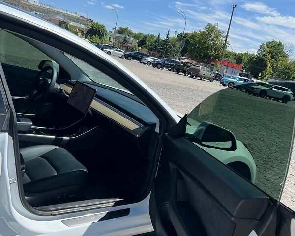 Тесла Модель 3 2021 в Харькове на Automoto.ua Белый Тесла Модель 3, объемом двигателя 0 л и пробегом 167 тыс. км за 18900 $, фото 6 на Automoto.ua