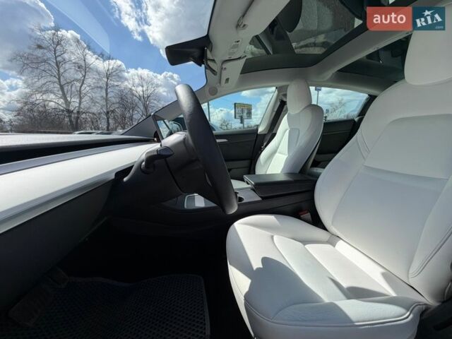 Белый Тесла Модель 3, объемом двигателя 0 л и пробегом 55 тыс. км за 17600 $, фото 8 на Automoto.ua