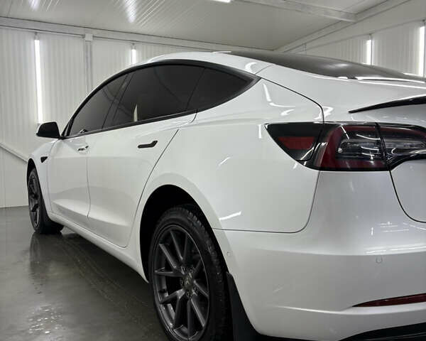 Білий Тесла Модель 3, об'ємом двигуна 0 л та пробігом 113 тис. км за 20200 $, фото 50 на Automoto.ua