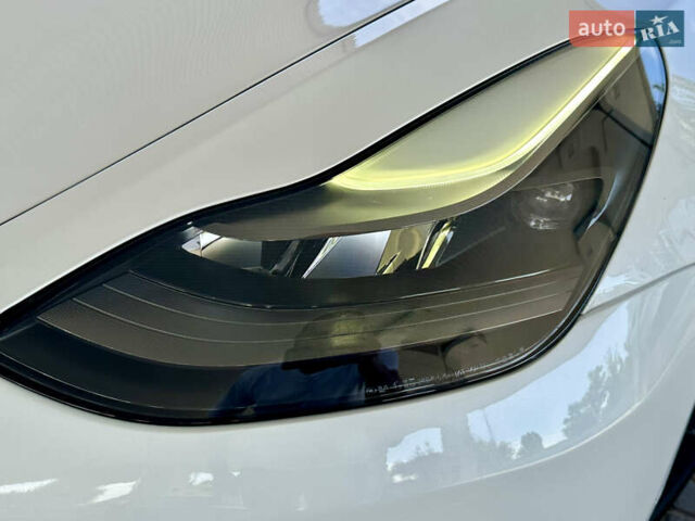 Тесла Модель 3 2021 у Одесі на Automoto.ua Білий Тесла Модель 3, об'ємом двигуна 0 л та пробігом 98 тис. км за 17800 $, фото 20 на Automoto.ua