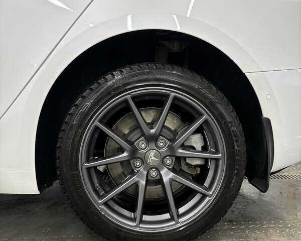 Білий Тесла Модель 3, об'ємом двигуна 0 л та пробігом 113 тис. км за 20200 $, фото 58 на Automoto.ua