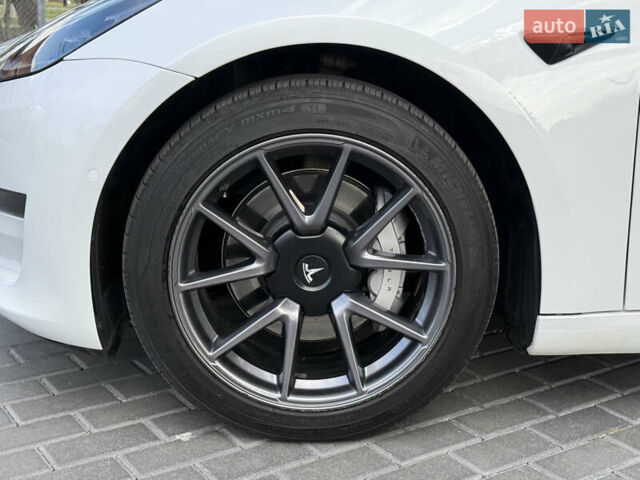 Белый Тесла Модель 3, объемом двигателя 0 л и пробегом 37 тыс. км за 19999 $, фото 82 на Automoto.ua