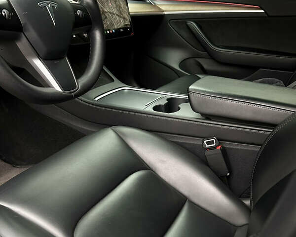 Білий Тесла Модель 3, об'ємом двигуна 0 л та пробігом 67 тис. км за 32500 $, фото 6 на Automoto.ua