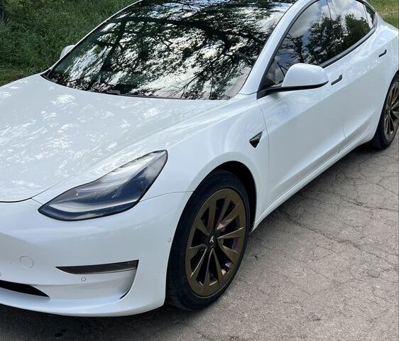 Білий Тесла Модель 3, об'ємом двигуна 0 л та пробігом 93 тис. км за 16500 $, фото 8 на Automoto.ua