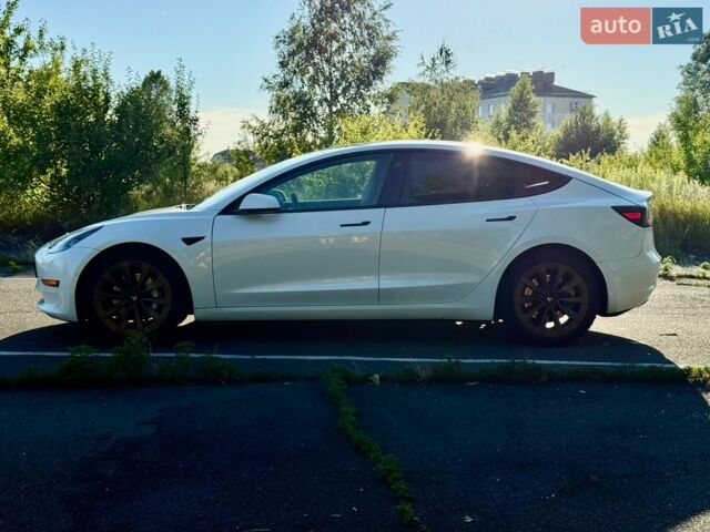 Белый Тесла Модель 3, объемом двигателя 0 л и пробегом 111 тыс. км за 18390 $, фото 9 на Automoto.ua