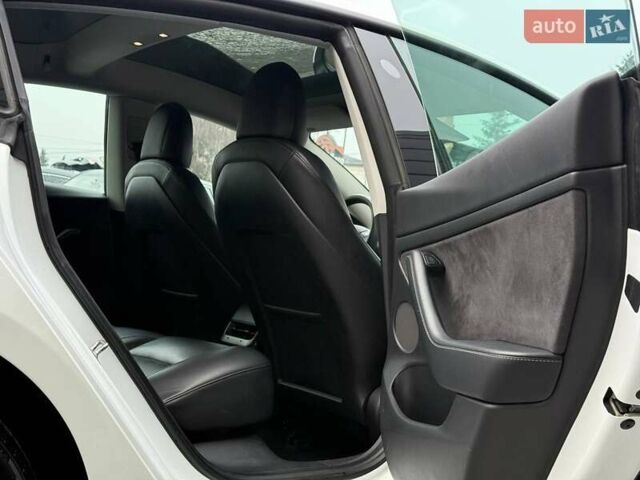 Білий Тесла Модель 3, об'ємом двигуна 0 л та пробігом 185 тис. км за 13900 $, фото 47 на Automoto.ua