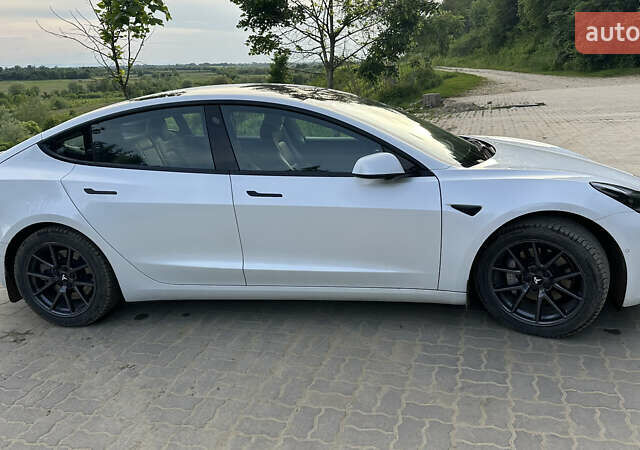 Белый Тесла Модель 3, объемом двигателя 0 л и пробегом 126 тыс. км за 15000 $, фото 5 на Automoto.ua