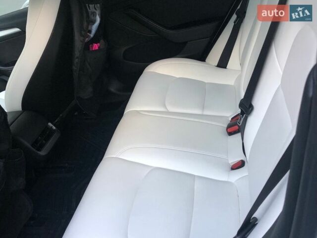 Белый Тесла Модель 3, объемом двигателя 0 л и пробегом 92 тыс. км за 19000 $, фото 7 на Automoto.ua