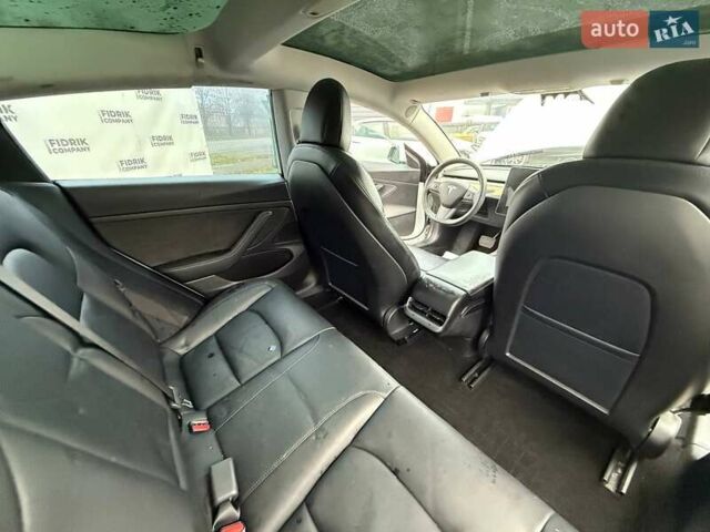 Белый Тесла Модель 3, объемом двигателя 0 л и пробегом 100 тыс. км за 12900 $, фото 12 на Automoto.ua