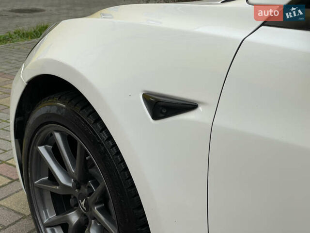 Белый Тесла Модель 3, объемом двигателя 0 л и пробегом 34 тыс. км за 18000 $, фото 54 на Automoto.ua