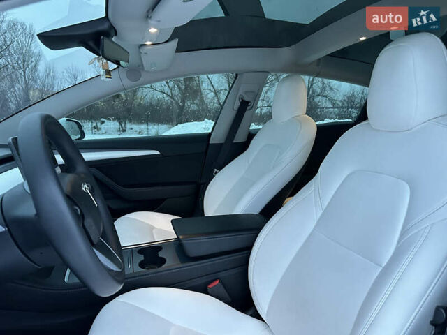 Белый Тесла Модель 3, объемом двигателя 0 л и пробегом 63 тыс. км за 15900 $, фото 10 на Automoto.ua