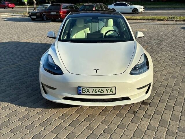 Белый Тесла Модель 3, объемом двигателя 0 л и пробегом 105 тыс. км за 20200 $, фото 6 на Automoto.ua