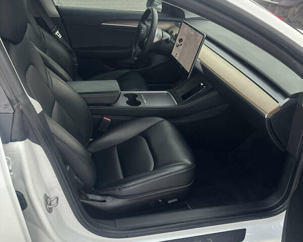 Білий Тесла Модель 3, об'ємом двигуна 0 л та пробігом 145 тис. км за 16500 $, фото 8 на Automoto.ua