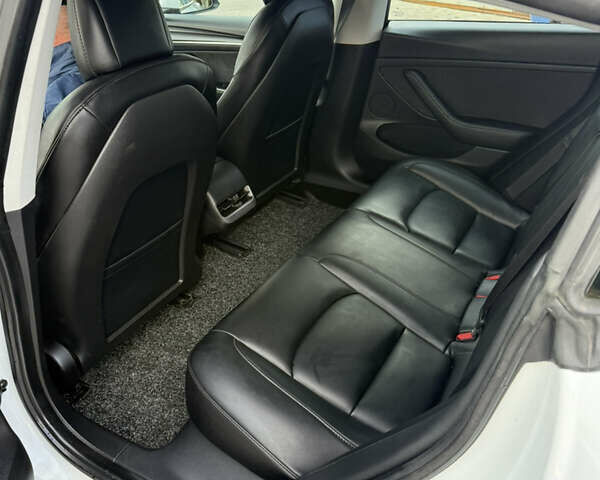 Білий Тесла Модель 3, об'ємом двигуна 0 л та пробігом 79 тис. км за 19200 $, фото 8 на Automoto.ua